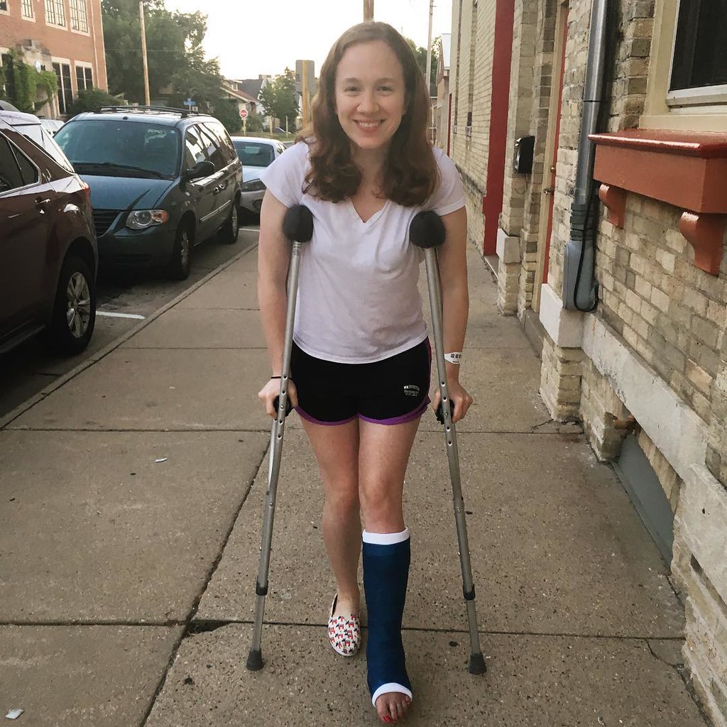 Crutches broken leg: Tips How to Walk With Crutches