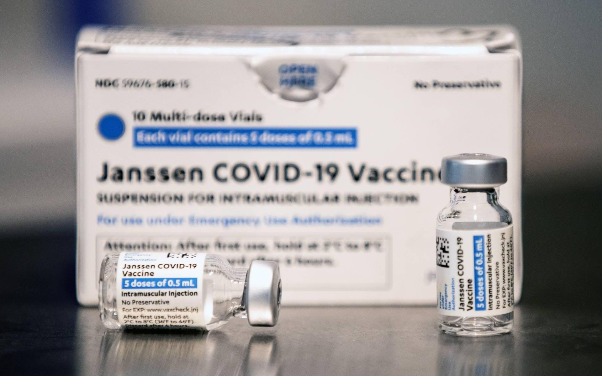 Привезли вакцину. Вакцина Джансен. Вакцина Johnson & Johnson против Covid-19. Janssen Pharmaceutica вакцина. Janssen Johnson and Johnson.