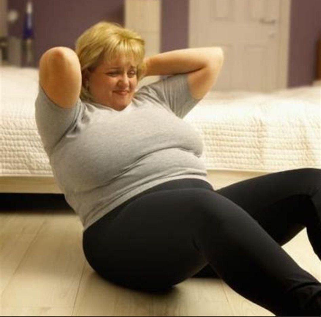Толстая дает мужу. Тренировки женщин за 50 с избыточным весом. Толстая женщина в зале.